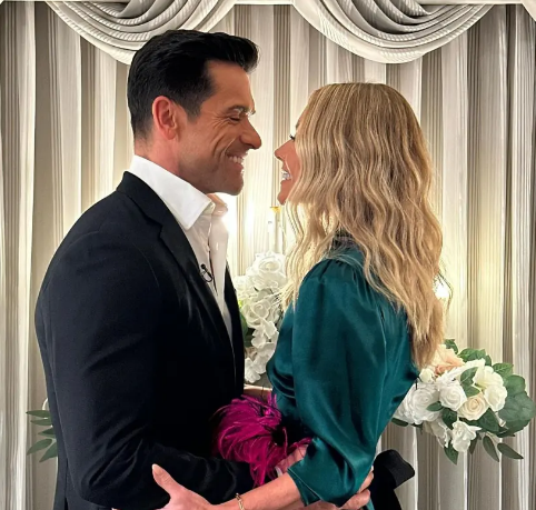 Mark Consuelos tells wife Kelly Ripa he kissed another woman in Italy ...